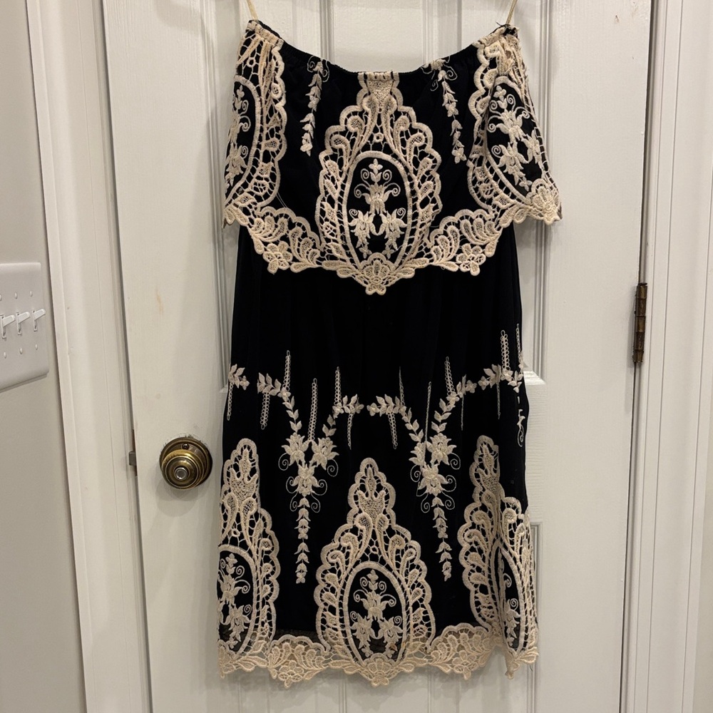 Black and Cream Lace Sleeveless Mini Dress